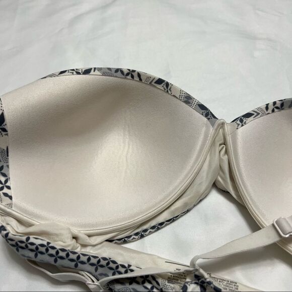 Victoria’s Secret Bra Lot of 2 Bundle Body By Victoria Push Up Plunge Size 34DD - Picture 4 of 15